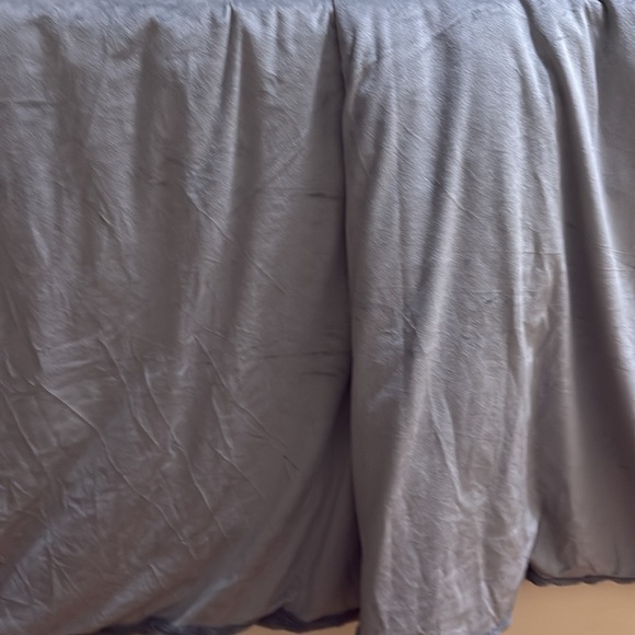 Luxurious Faux Fur Throw Blanket in Gray - Picture 10 of 10